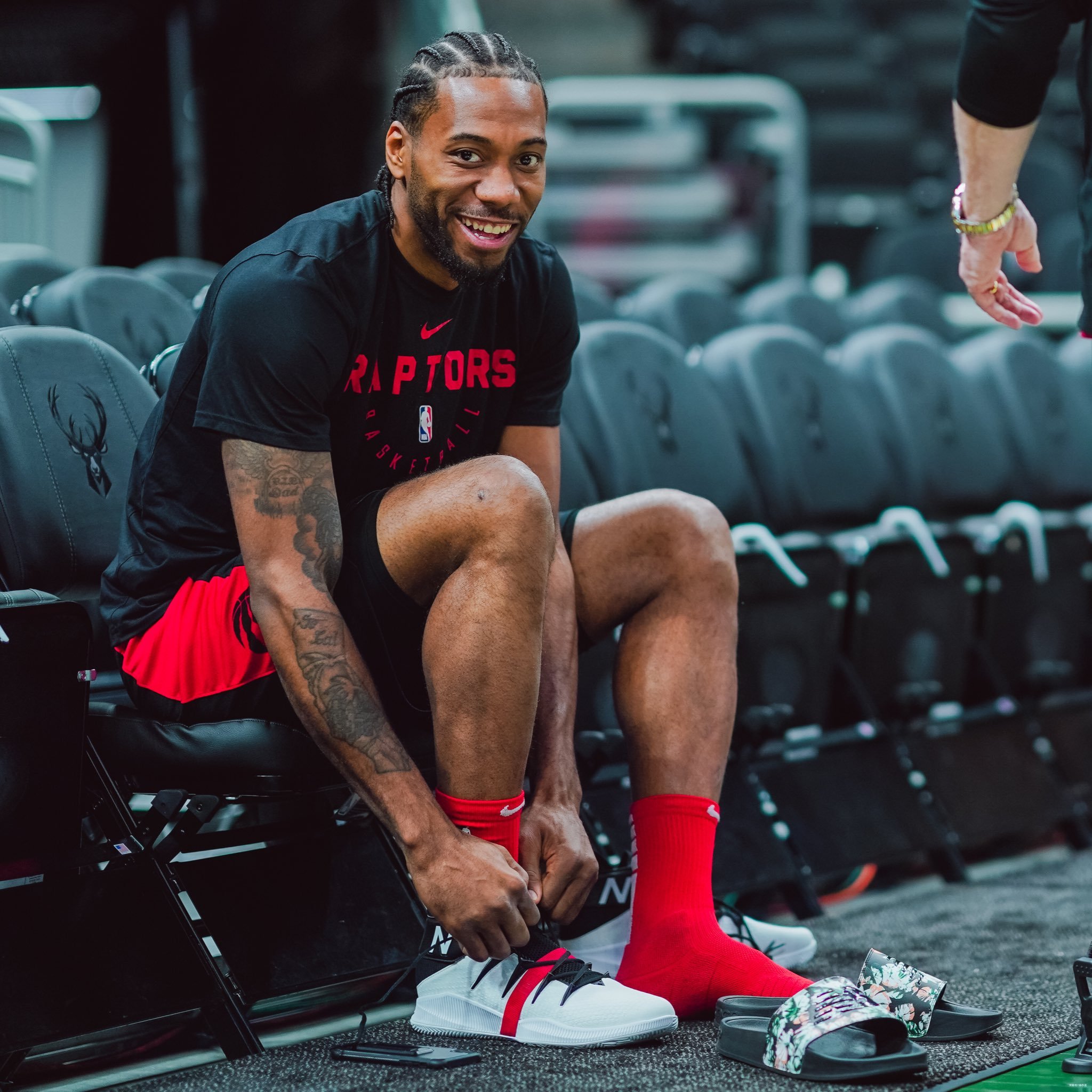 罗体：斯帕莱蒂重回那不勒斯全程遭嘘，球迷不原谅他执教尤文（罗体：斯帕莱蒂重返那不勒斯遭全场嘘声，因曾执教尤文未获球迷谅解）