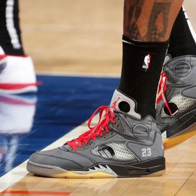 皇马客场4-3奥林匹亚科斯，姆巴佩大四喜，维尼修斯两助攻（姆巴佩独造四球、维尼修斯送出两助，皇马客场4-3险胜奥林匹亚科斯）