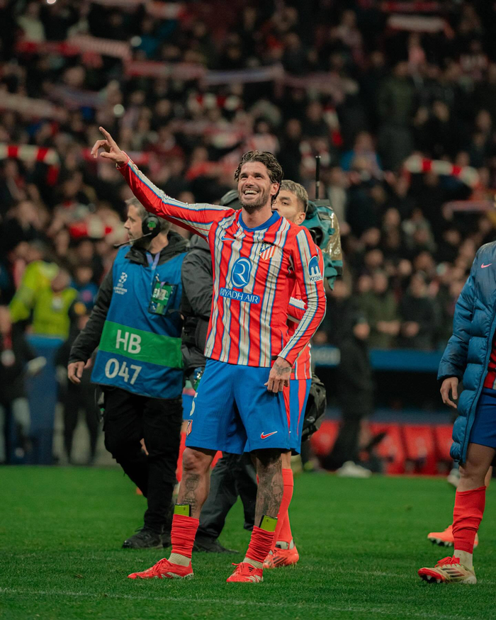 记者：国米不可能在冬窗签阿德耶米，他们满意现有的4名前锋（记者称：国际米兰冬窗不会引进阿德耶米，已对队内四名前锋配置感到满意）