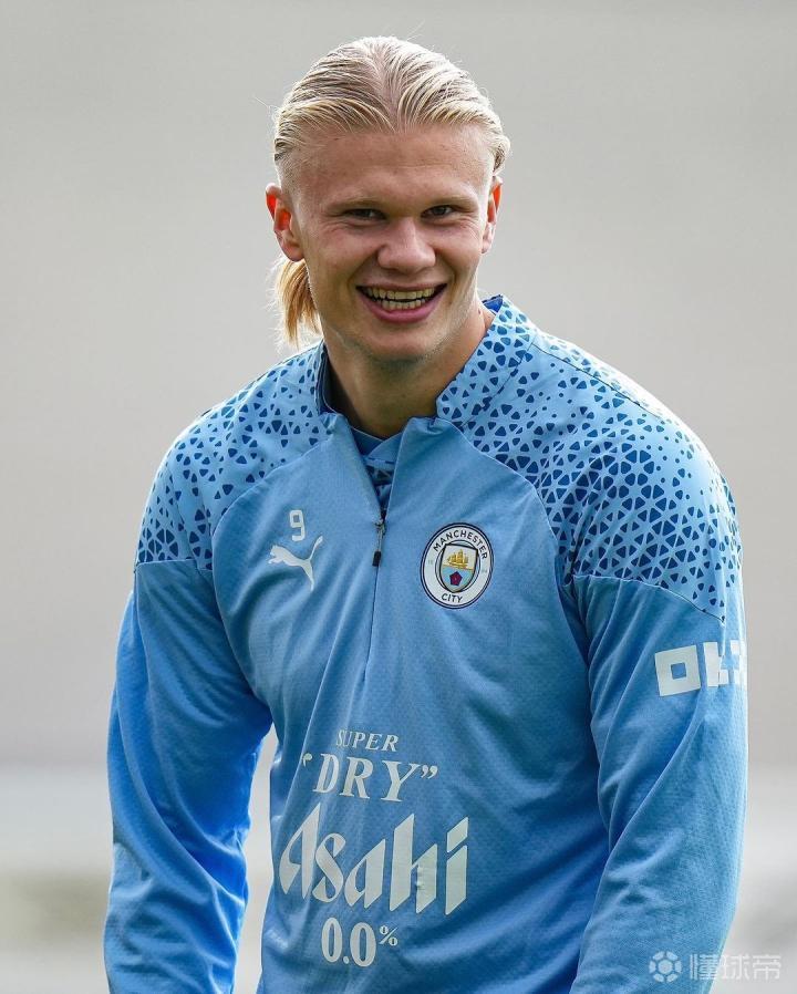 澳超半场：科斯格罗夫梅开二度，奥克兰FC2-1惠灵顿凤凰（澳超半场战报：科斯格罗夫双响，奥克兰FC暂2-1惠灵顿凤凰）