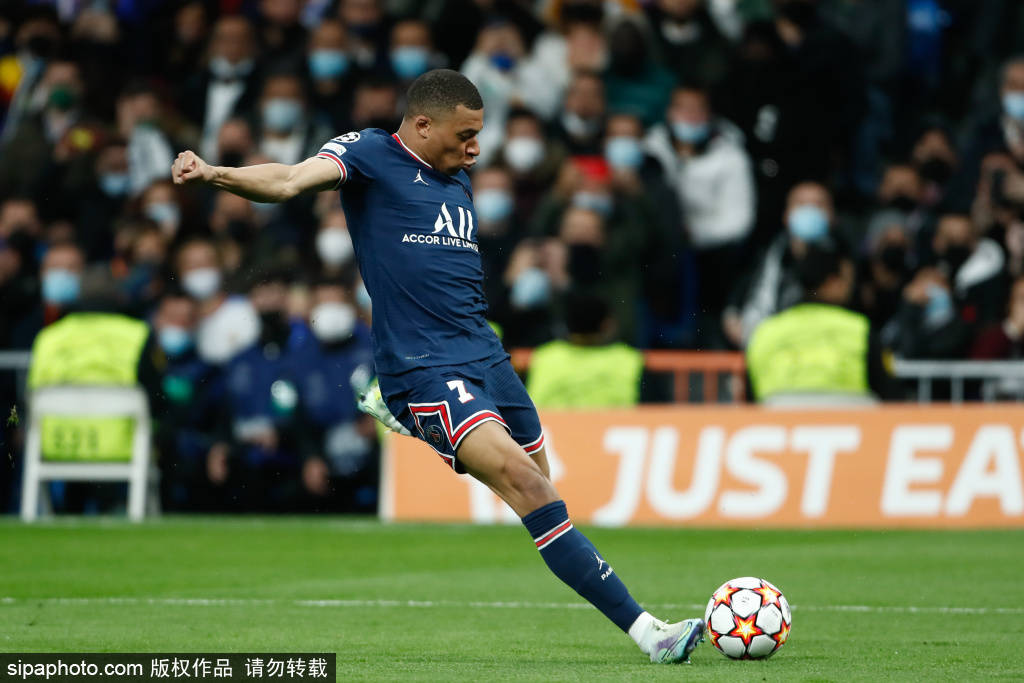 遗憾空砍！伦纳德20中10砍下30分，背靠背2场均贡献30+（空砍憾负！伦纳德20投10中砍下30分，背靠背两战场均30+）