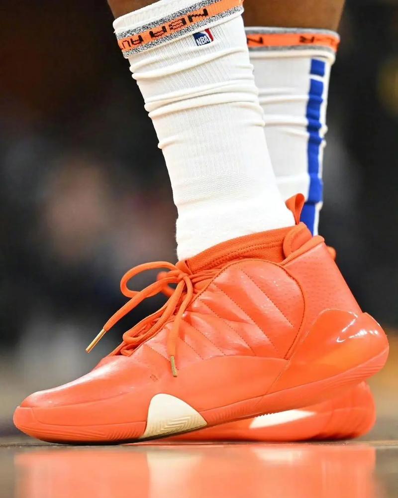 篮球勇士替补球员贡献关键分数（勇士替补挺身而出砍下关键得分）