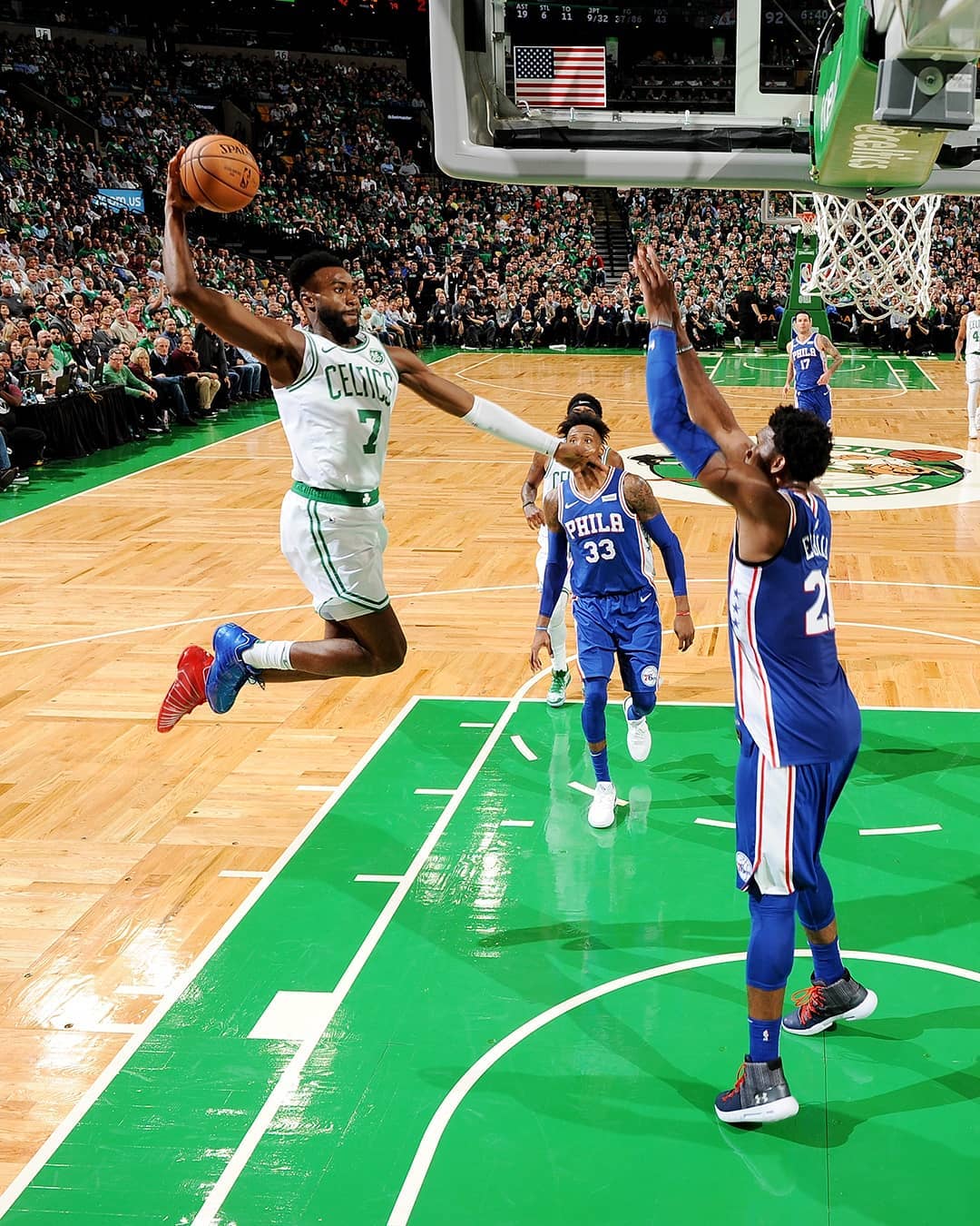 霍伊伦：我喜欢压迫和背对球门；进球美妙但功劳要和球队分享（霍伊伦：偏爱高位逼抢与背身拿球，进球虽美也要把功劳分给全队）