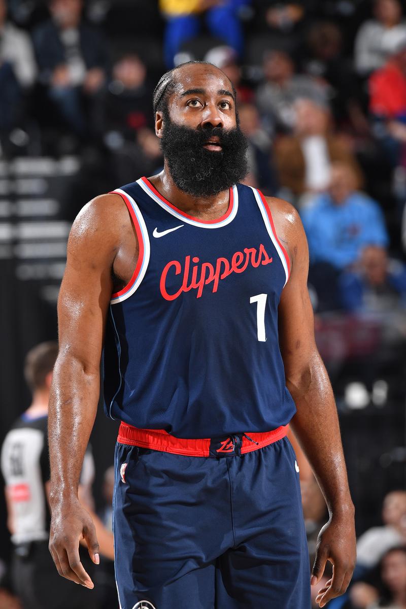 奥斯卡庆祝海港夺冠：我们是冠军！祝贺我的队友、朋友和球迷（奥斯卡为海港封王喝彩：我们是冠军！致敬我的队友、朋友与球迷）