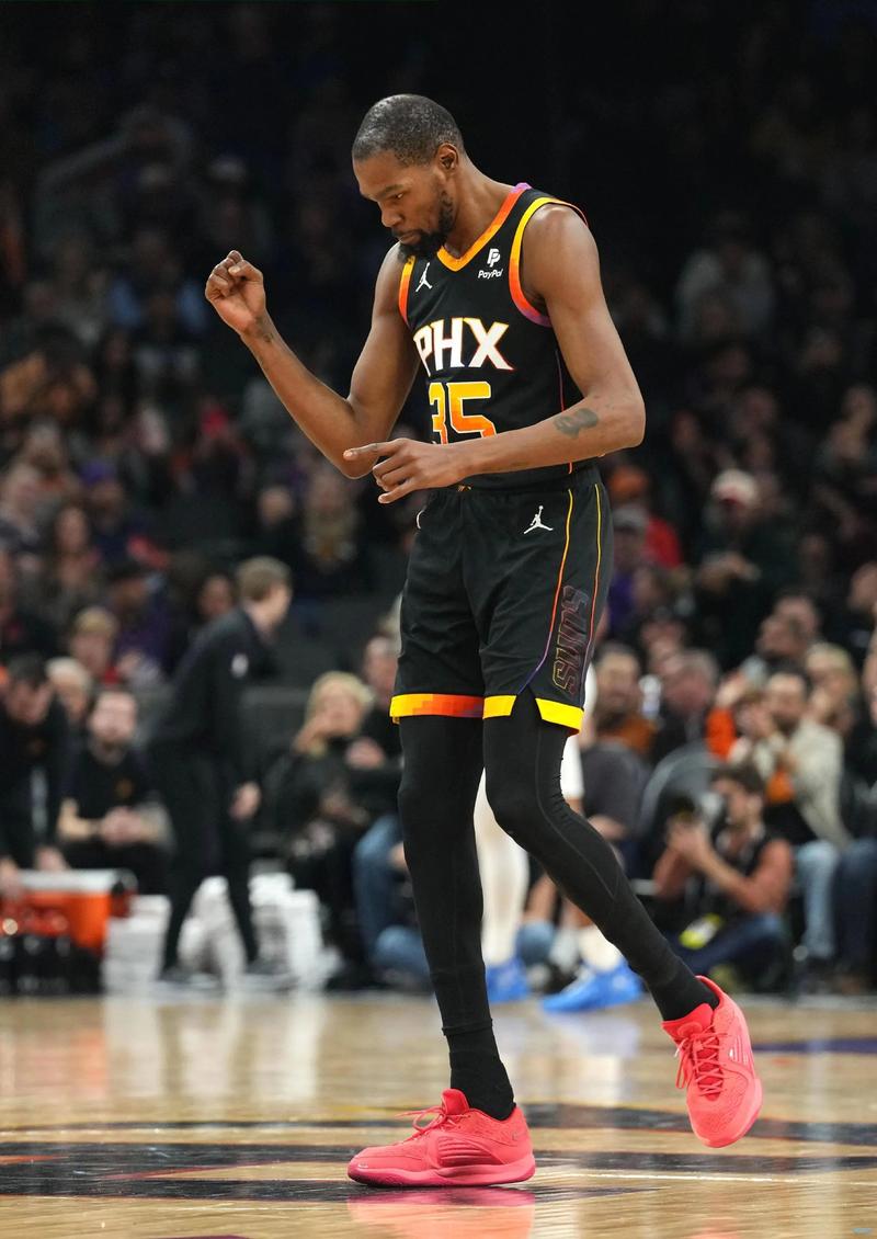 半场战报：西班牙人0-1比利亚雷亚尔，赫拉德-莫雷诺建功（半场：比利亚雷亚尔1-0领先西班牙人，赫拉德-莫雷诺破门）