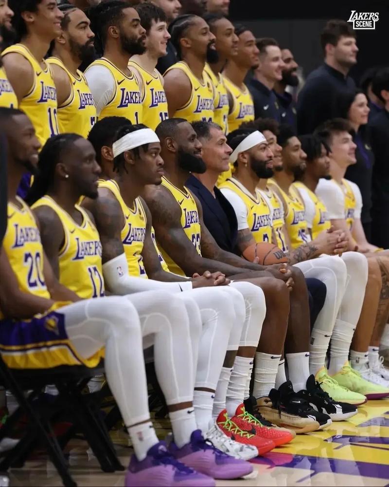 因排名垫底多名球员家人遭死亡威胁，佛罗伦萨官方表示谴责（多名球员家属因球队垫底遭死亡威胁，佛罗伦萨俱乐部严正谴责）