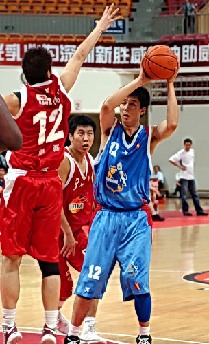 海港vs首尔：2外援PK4外援，蒯纪闻、张琳芃先发，林加德出战（海港对阵首尔：2外援迎战4外援，蒯纪闻张琳芃首发，林加德登场）