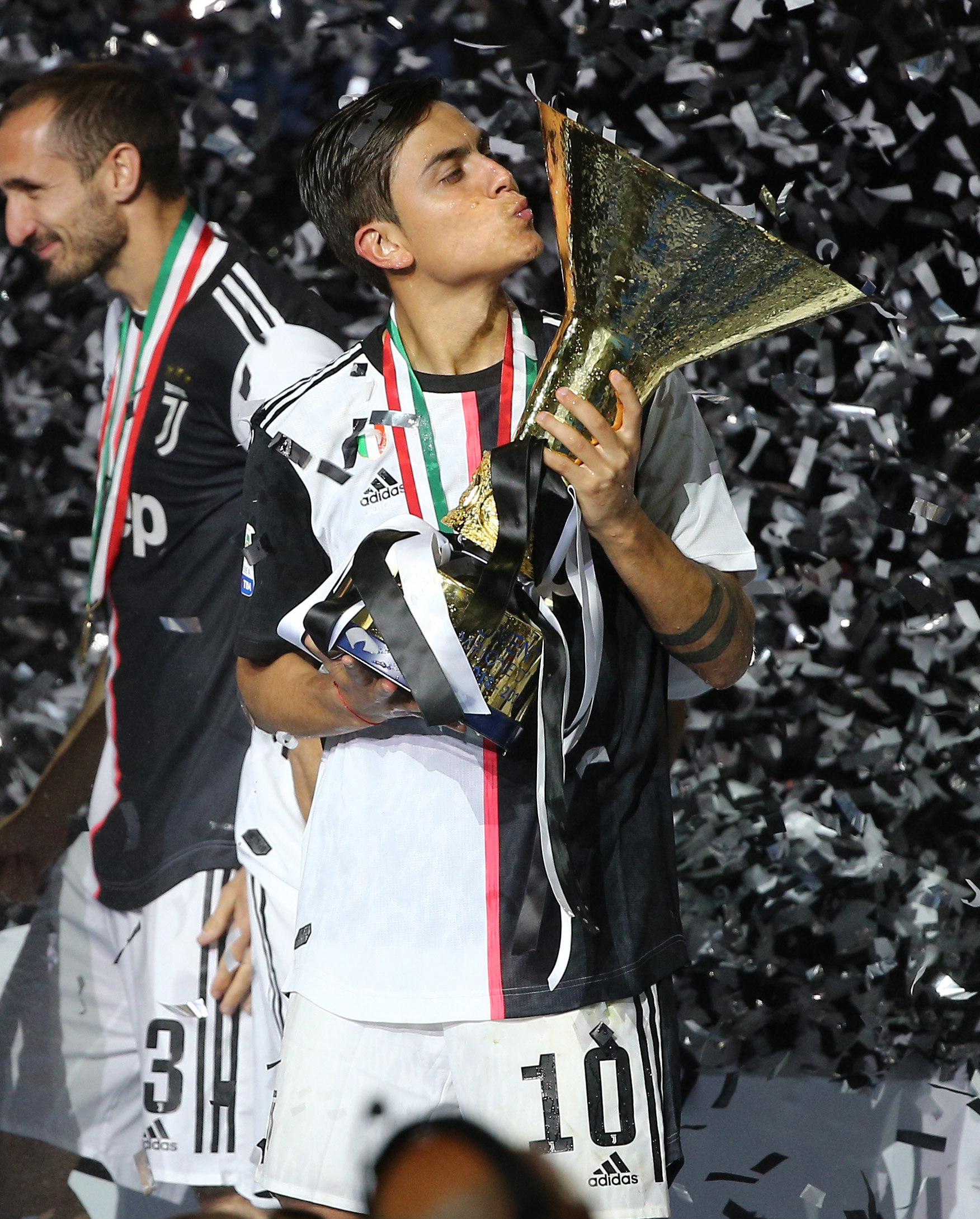 齐沃：足球是美丽的，我希望球员快乐，带着激情勇气微笑上场（齐沃谈足球之美：愿球员快乐，以激情与勇气微笑出场）