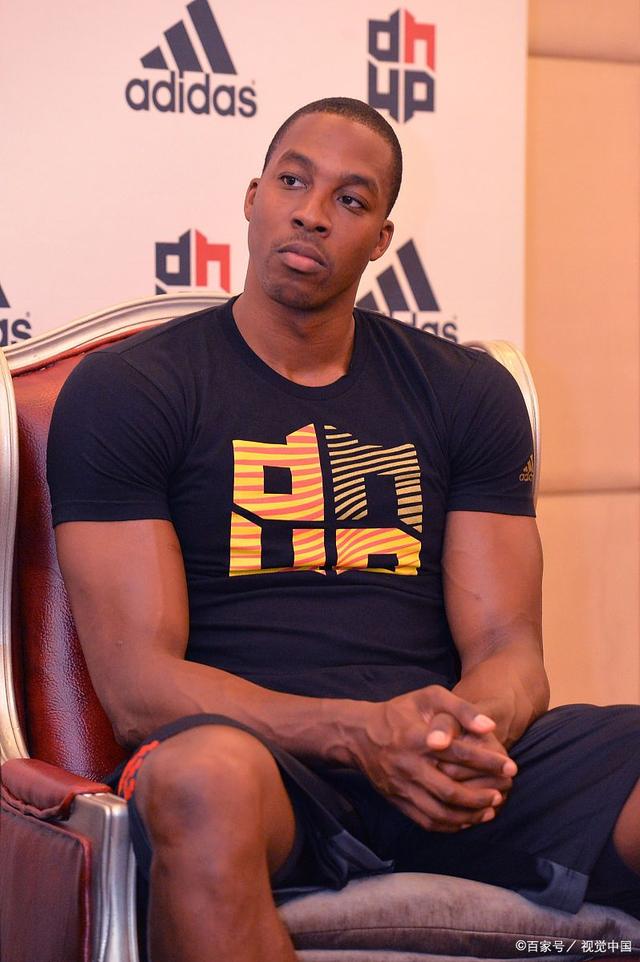 里维拉：10号位球员已经消失；莱奥非常出色应该让他安静踢球（里维拉：传统10号已成过去；莱奥表现出众，应让他安静踢球）