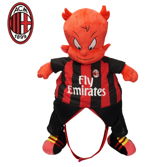 足球这项运动陪伴了我整个初高中，今天我十八岁了，...（从初高中到十八岁，足球一直在我身边…）