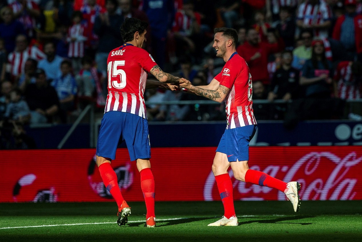 梅西印度行首站仅现身10分钟，部分球迷狂嘘并破坏球场设施（梅西印度行首站仅露面10分钟，部分球迷嘘声四起并损坏球场设施）