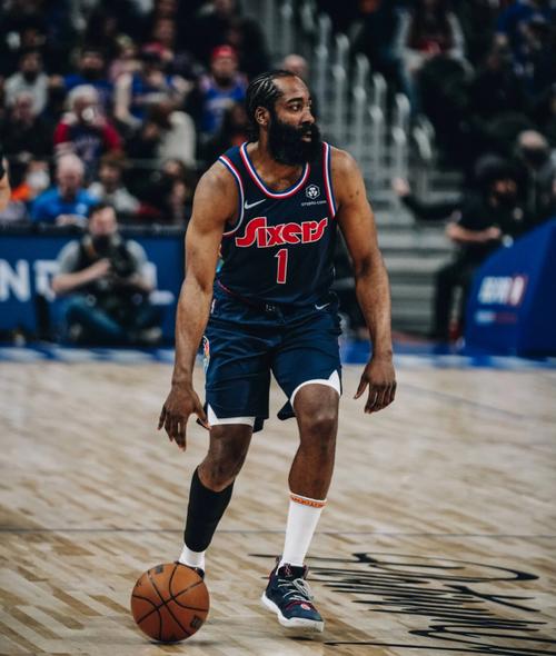 杭州女足举行环西湖徒步活动，全程八公里（杭州女足组织西湖环湖8公里徒步活动）